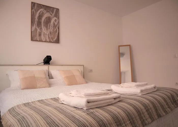 Lzr Apartments